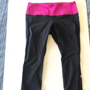 Lululemon pink and black Capri leggings sz 6